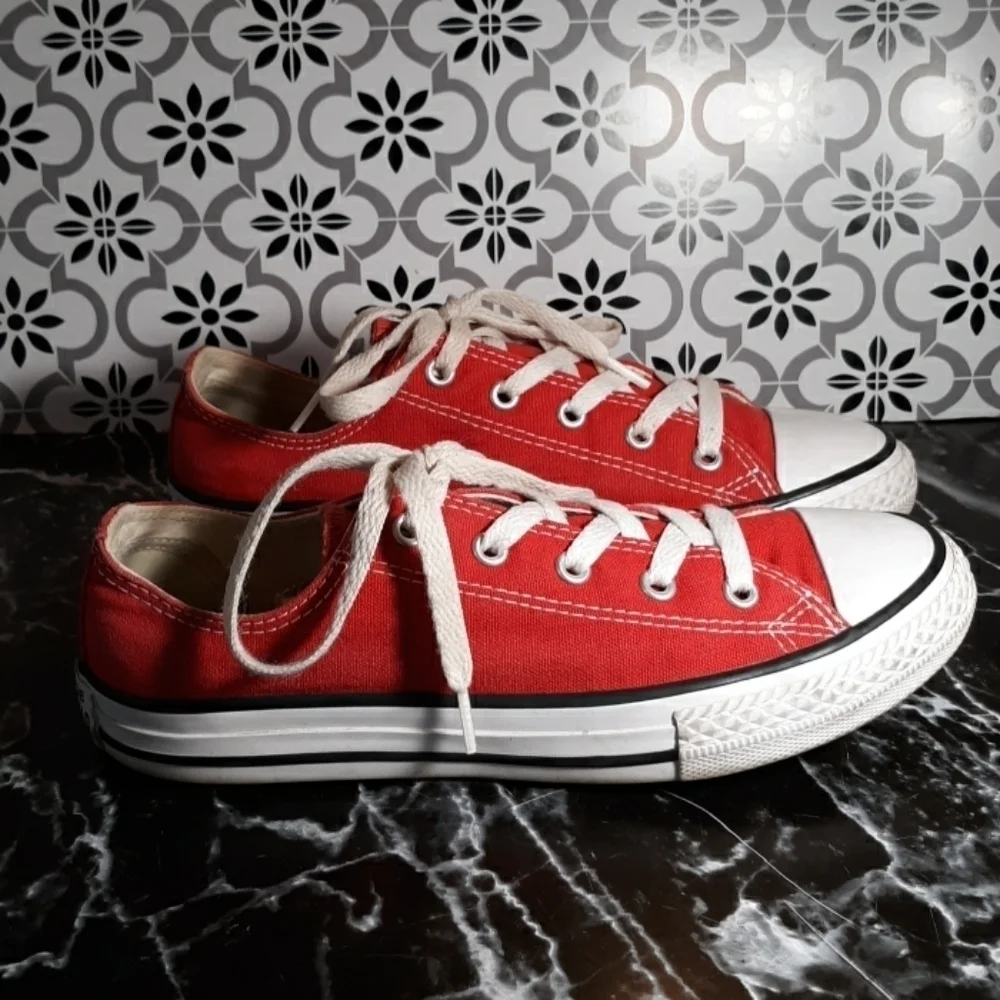 Converse All Star red low top sz 3